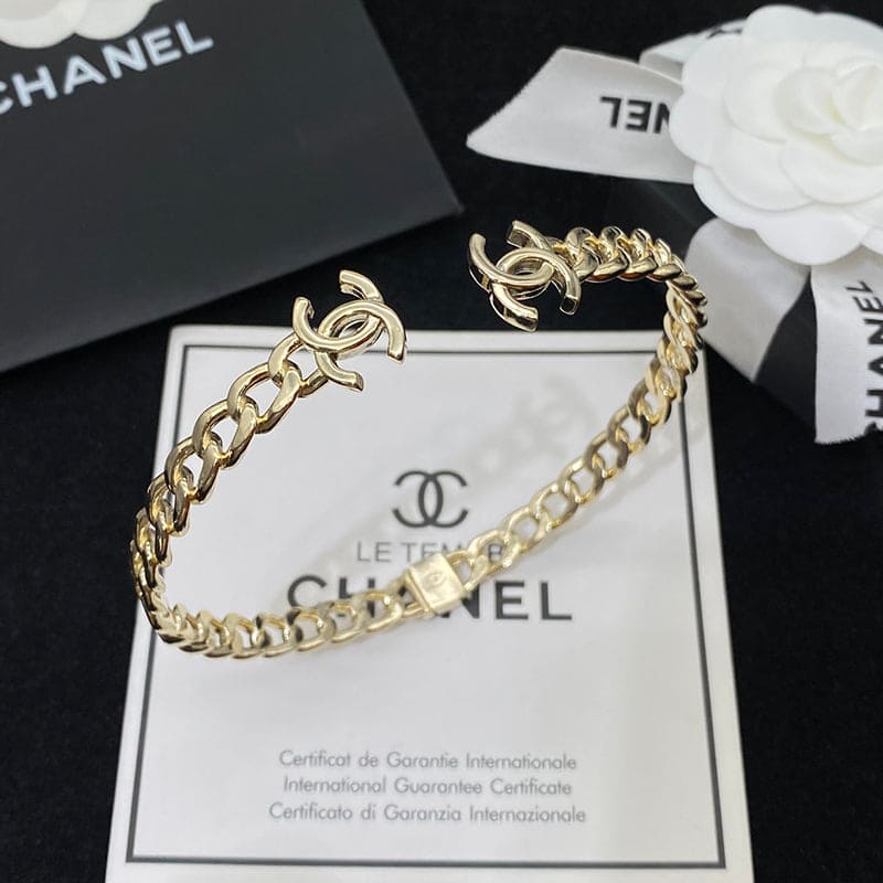 18K Chanel Interlocking Cuff Logo Choker Necklace