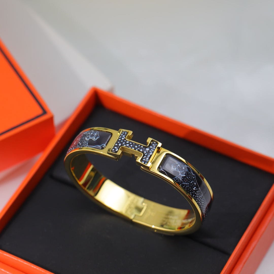 18K Hermes Guepards Clic Clac Bracelet