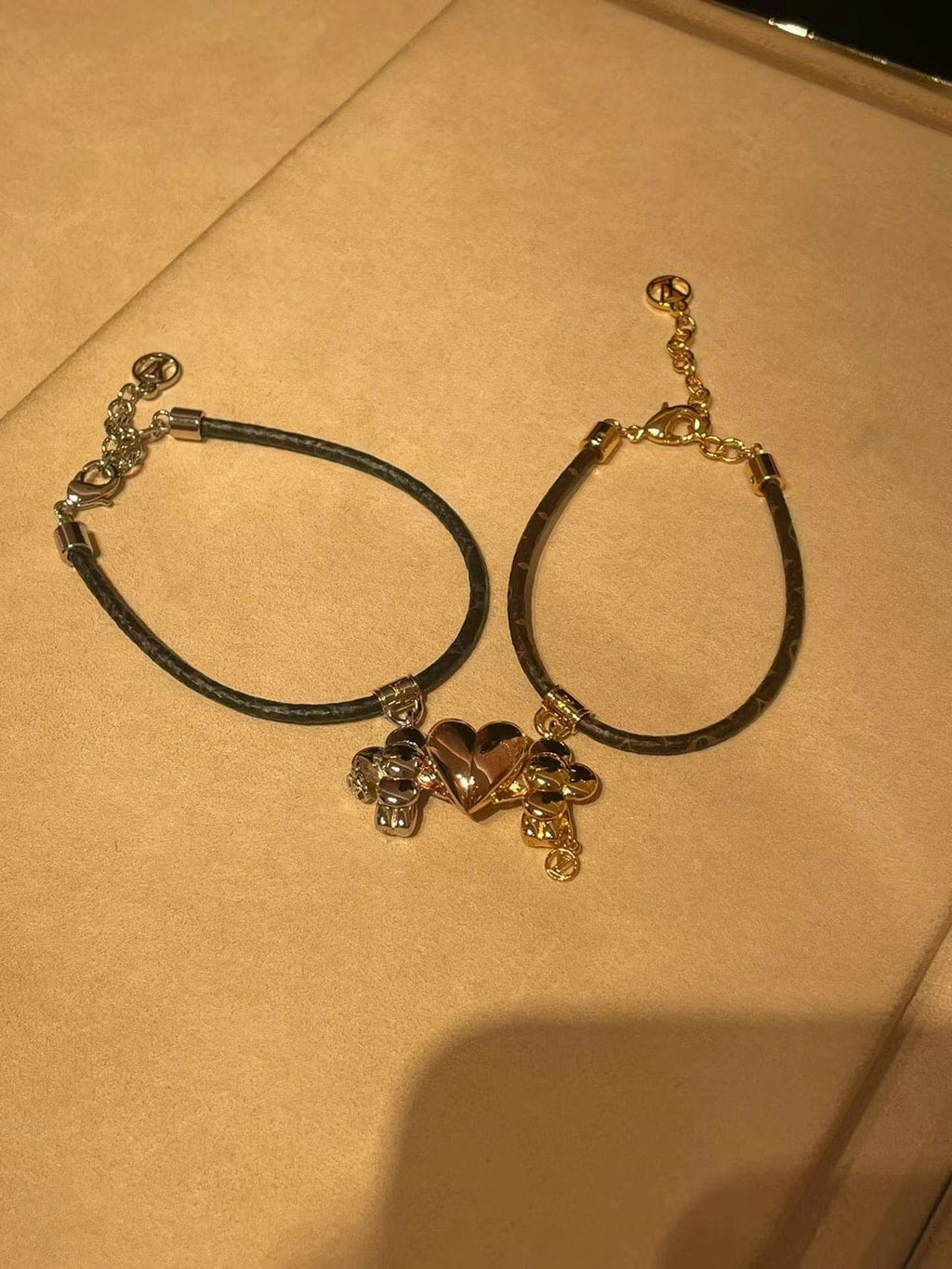 18K Louis Vuitton Vivienne Amour One Set Bracelet