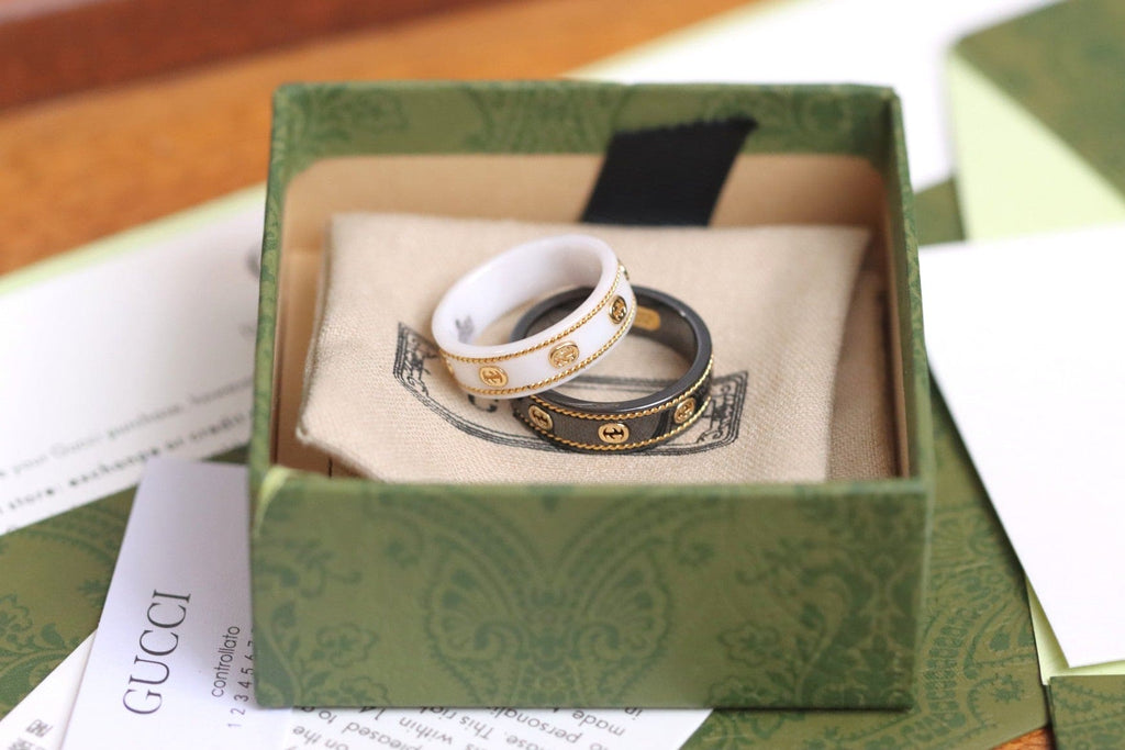 18K Gucci Double Interlocking Gucci Icon White Zirconia Ring
