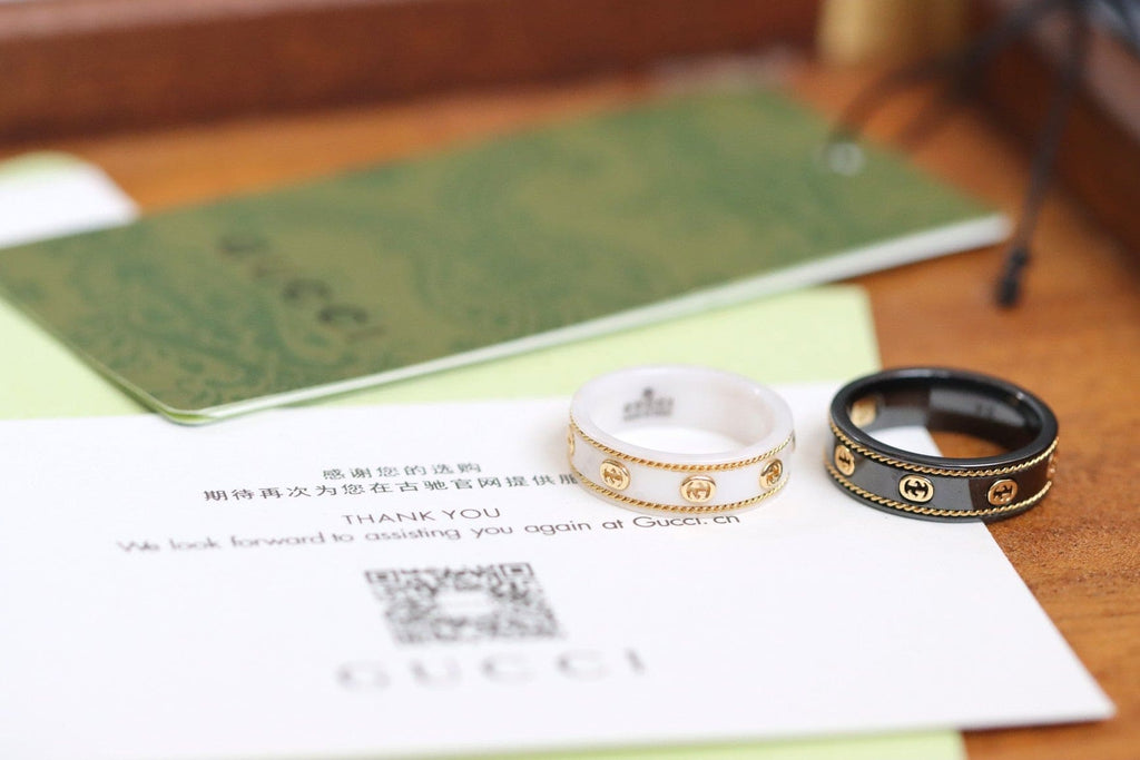 18K Gucci Double Interlocking Gucci Icon White Zirconia Ring