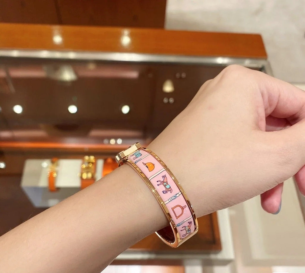 18K Hermes Clic Couvertures Bracelet