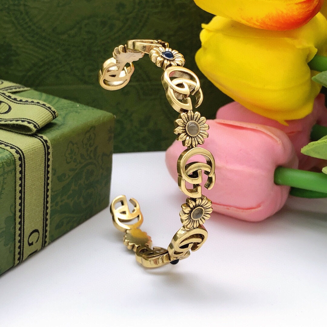 18K Gucci Double Flowers Open Cuff Bracelet