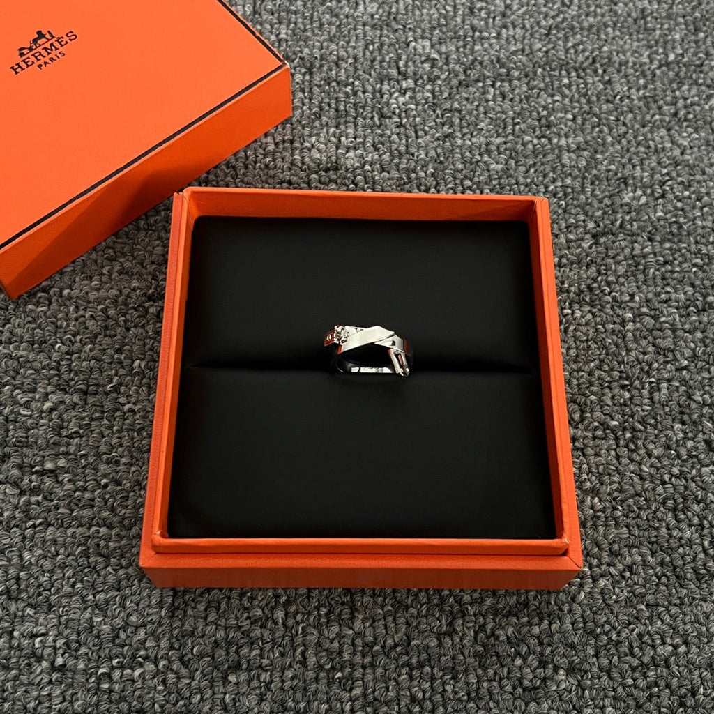 18K Hermes Kelly Gavroche Ring
