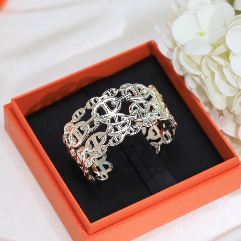 18K Hermes Chaine D'Ancre Wide Cutwork Bracelet