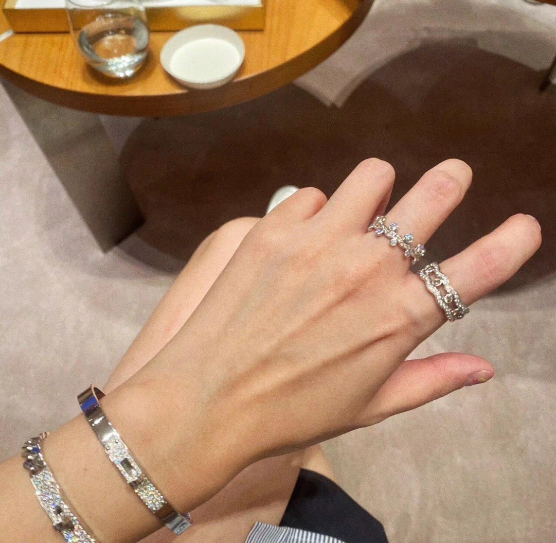18K Hermes Vine Flower Dewdrops Diamond Ring