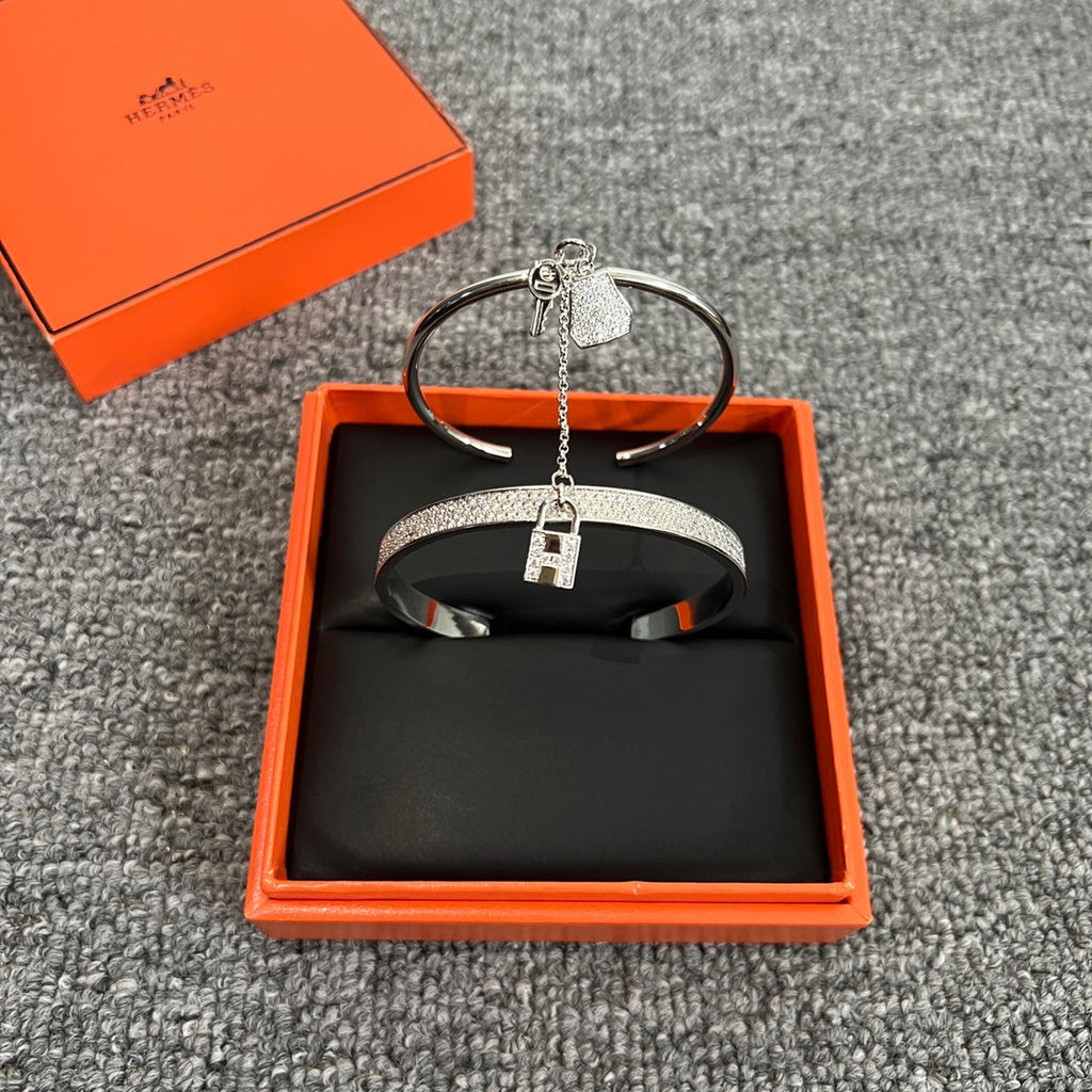18K Hermes Kelly Clochette Diamonds Bracelet