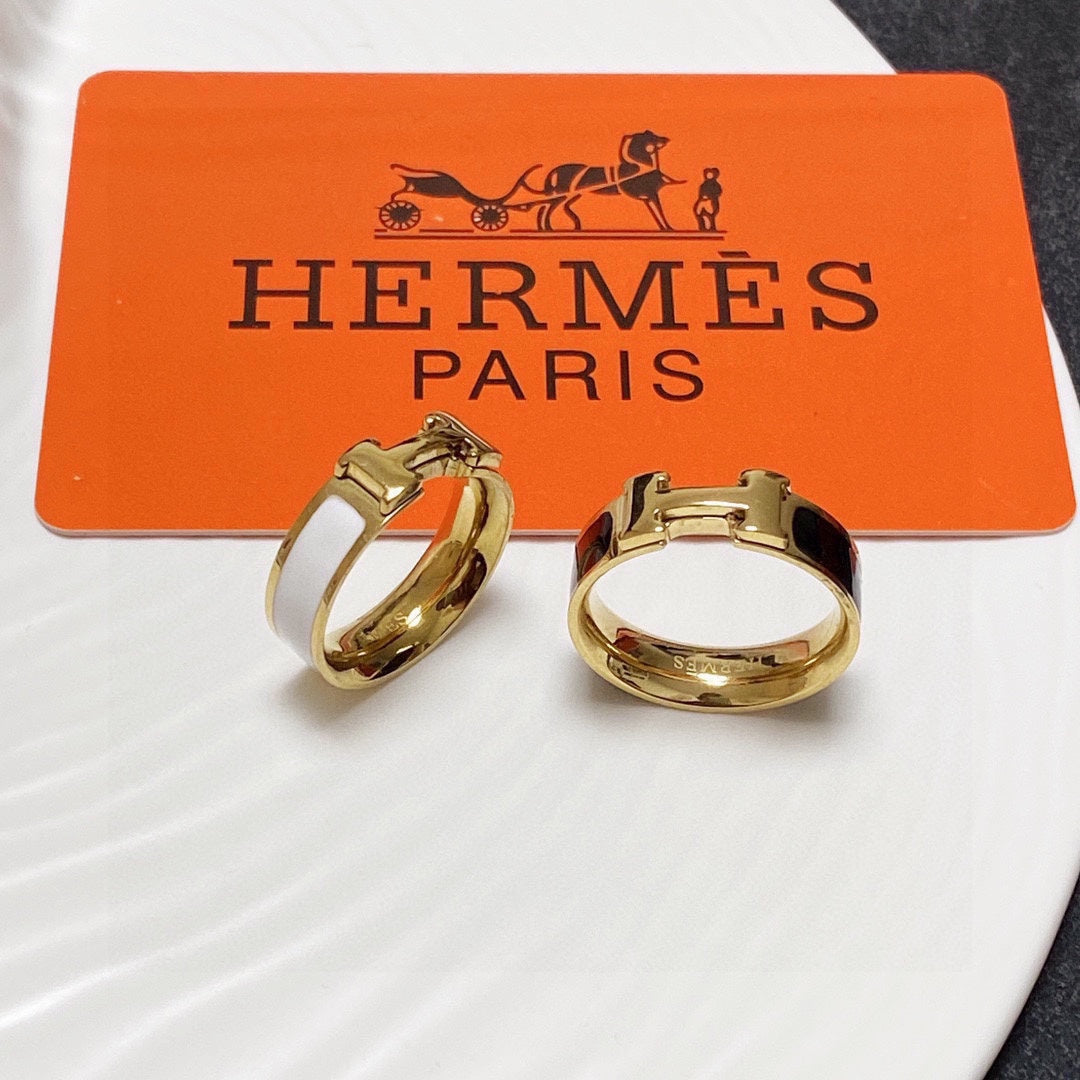 18K Hermes Vintage Clic Ring