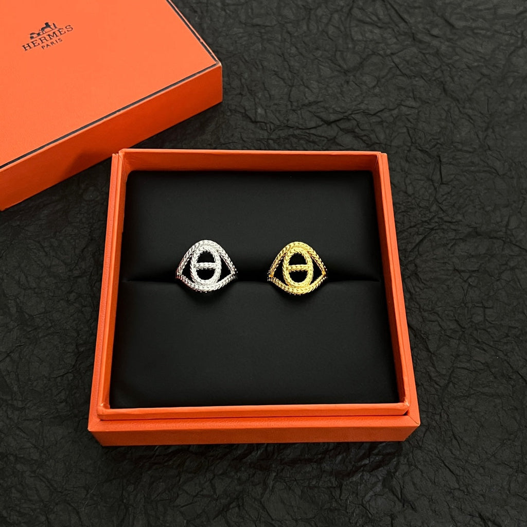 18K Hermes Chaine D'Ancre Danae Medium Ring