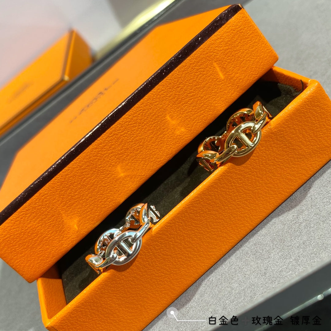 18K Hermes Chaine D'Ancre Enchainee Ring