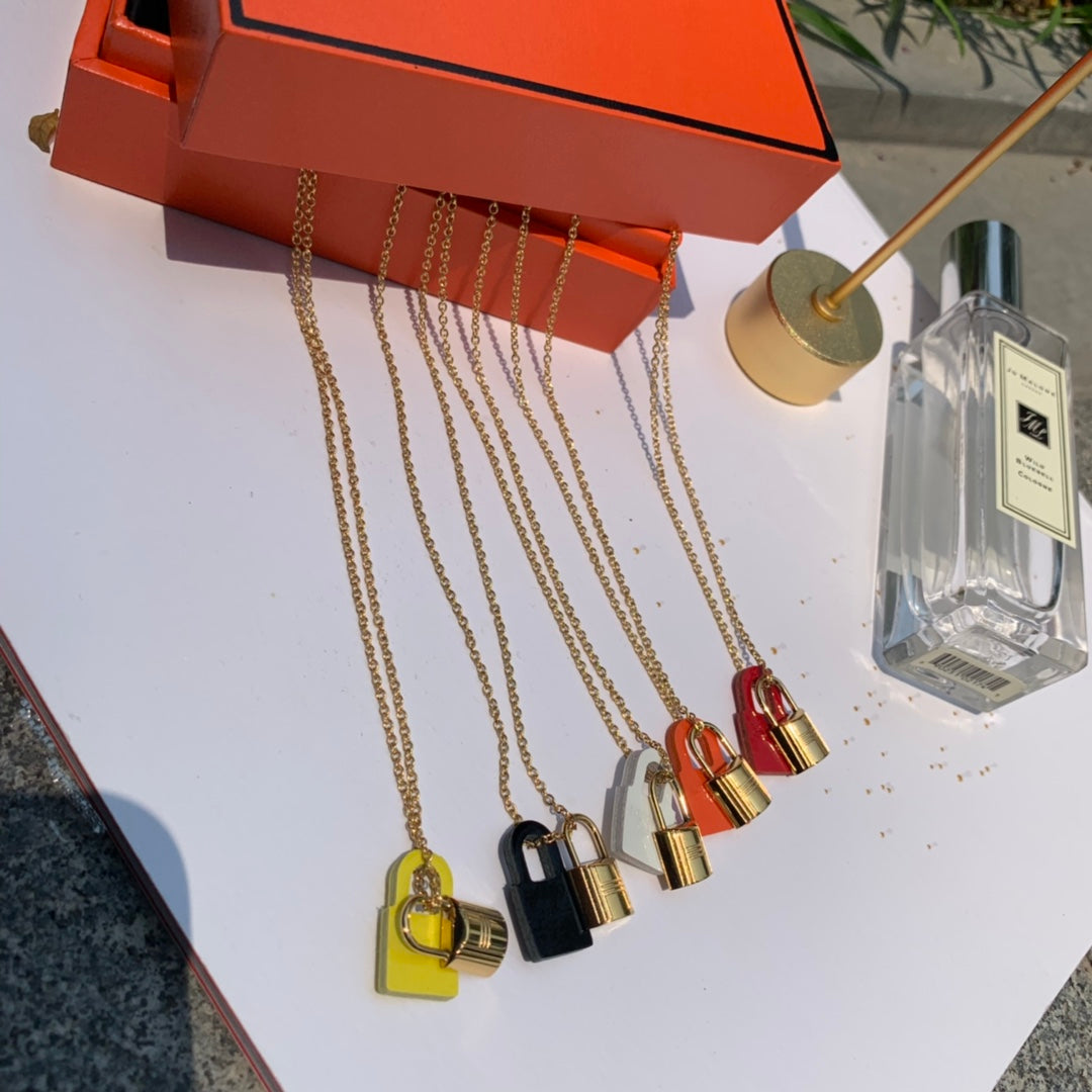 18K Hermes O'Kelly Black Pendant Necklace