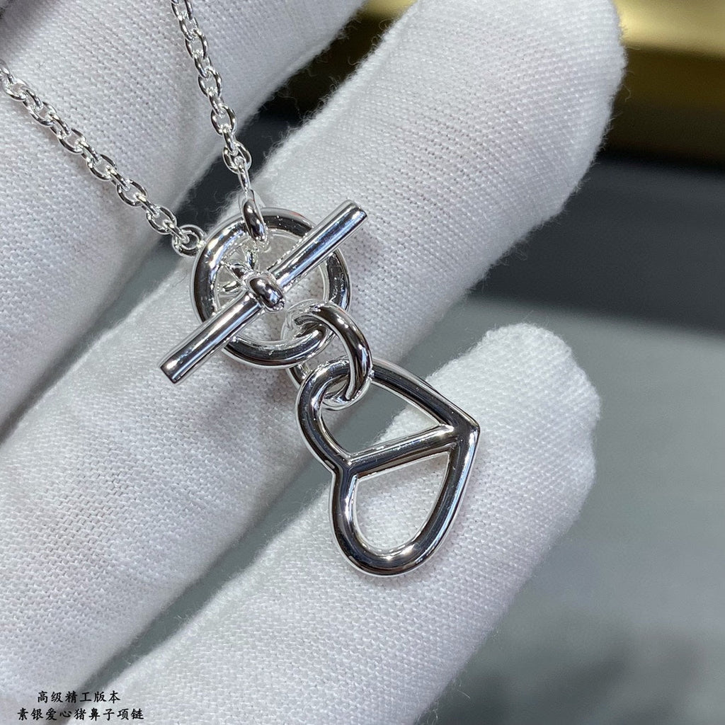 18K Hermes Cache-coeur Amulette Pendant Necklace