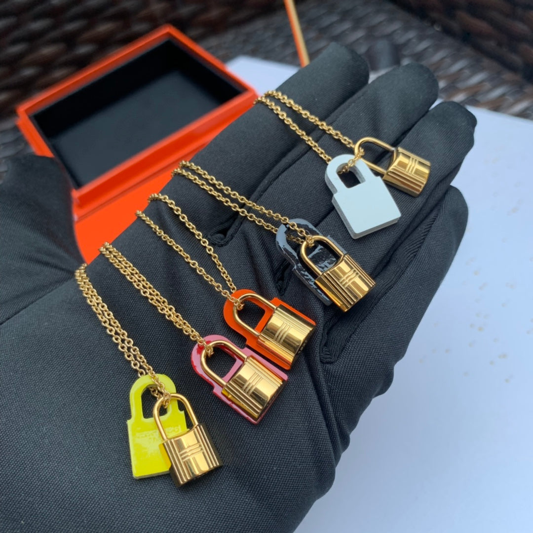 18K Hermes O'Kelly Pendant Necklace