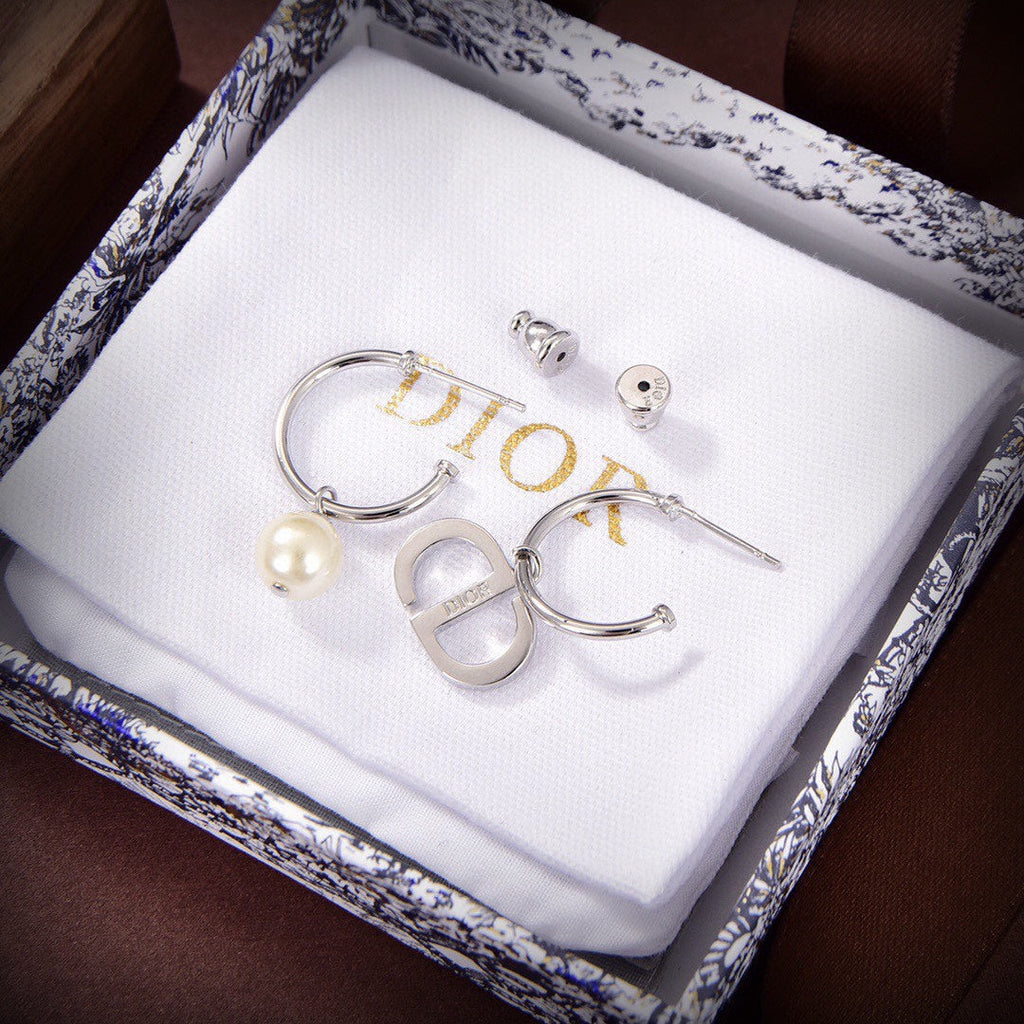 18K Dior Petit Pearl Earrings