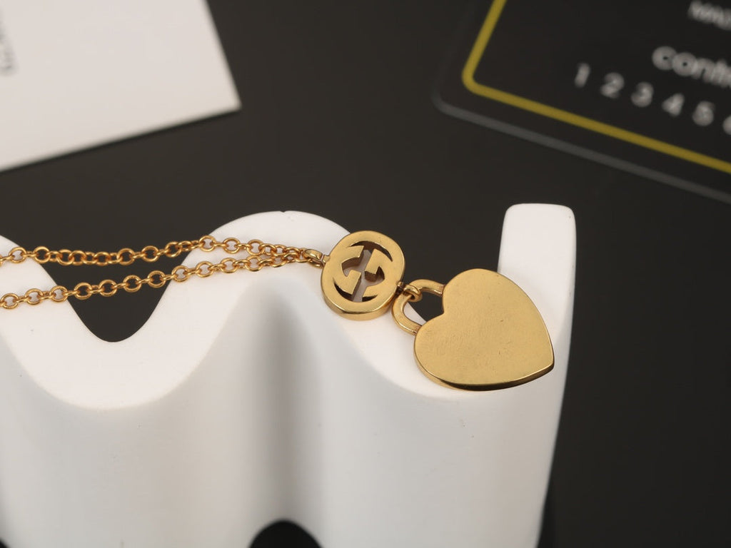 18K Gucci Double Heart Pendant Necklace