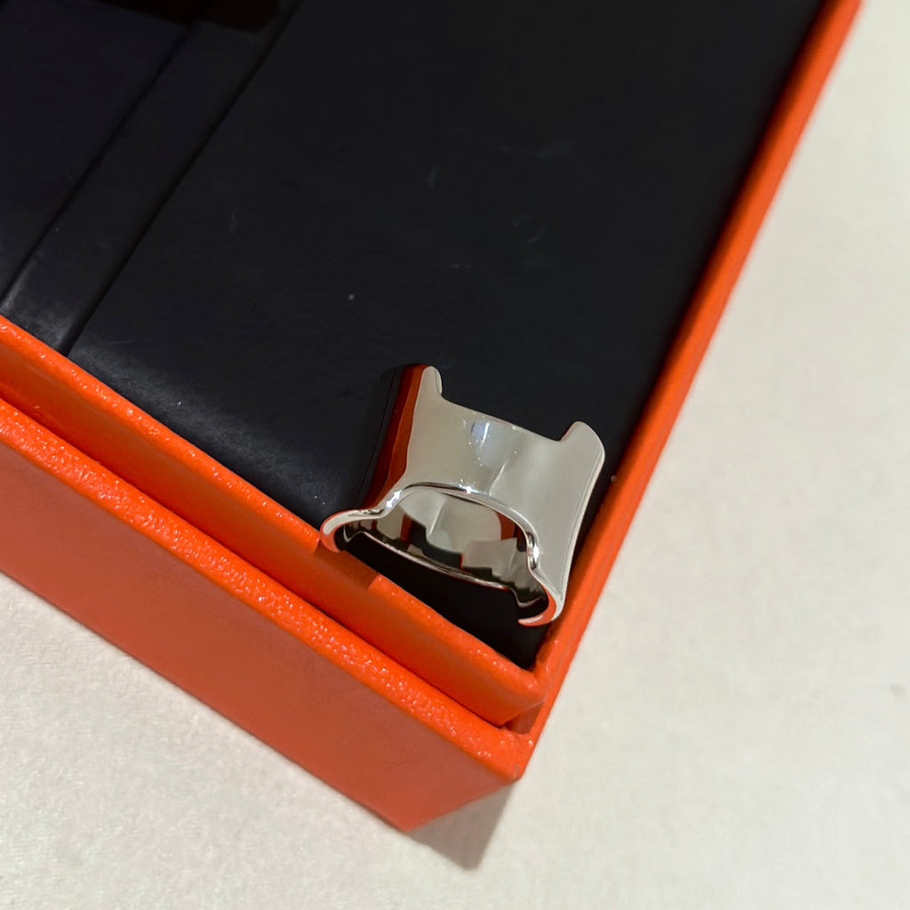 18K Hermes Amazone Large Ring
