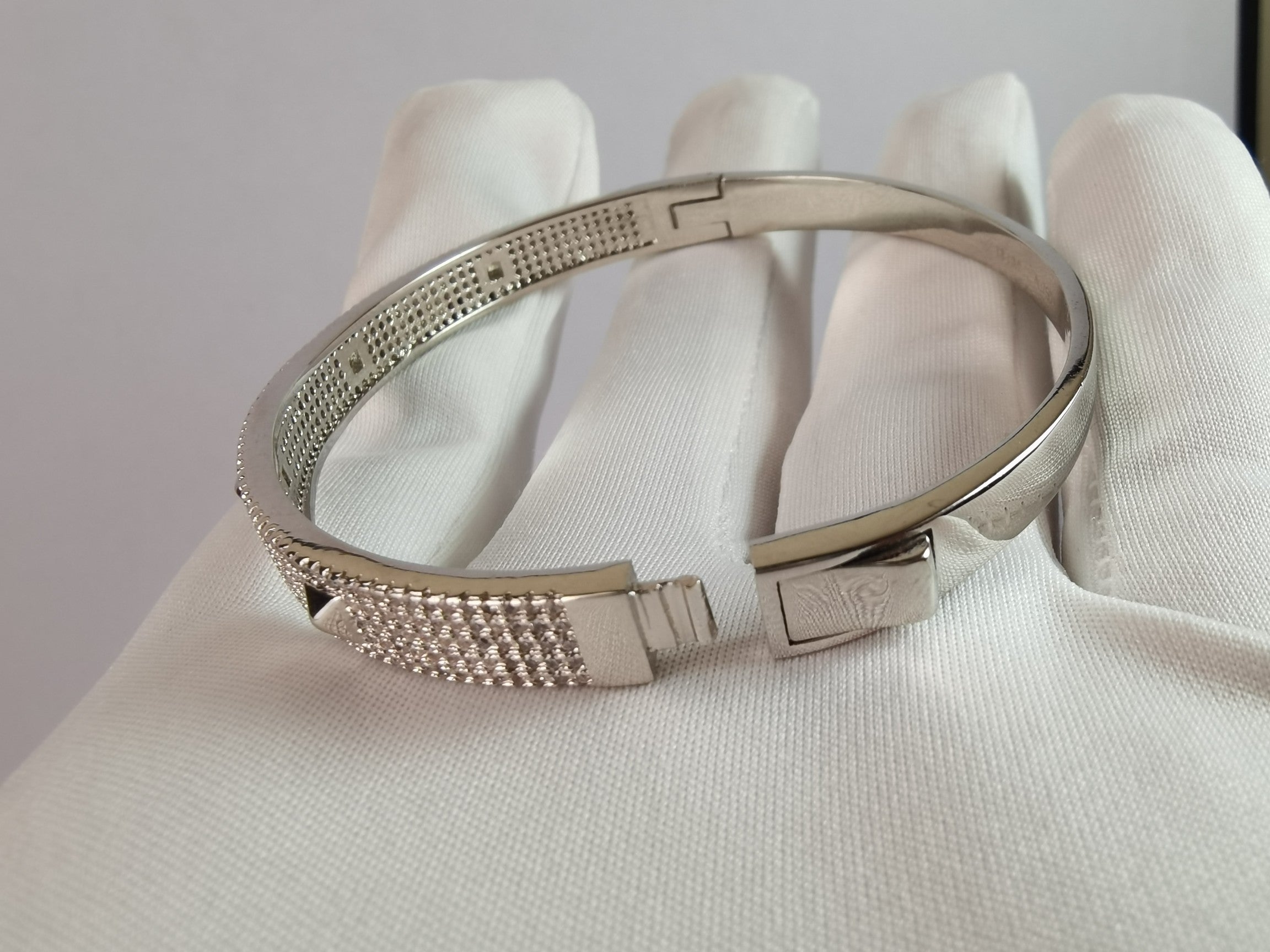 18K Hermes Collier De Chien Diamond Bracelet