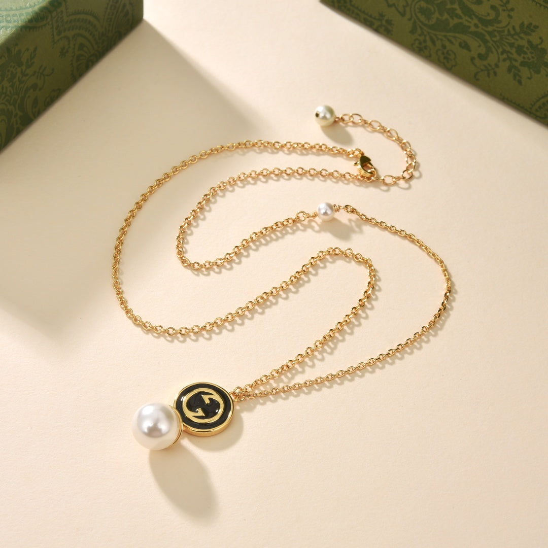 18K Gucci Double Blondie Pendant Necklace