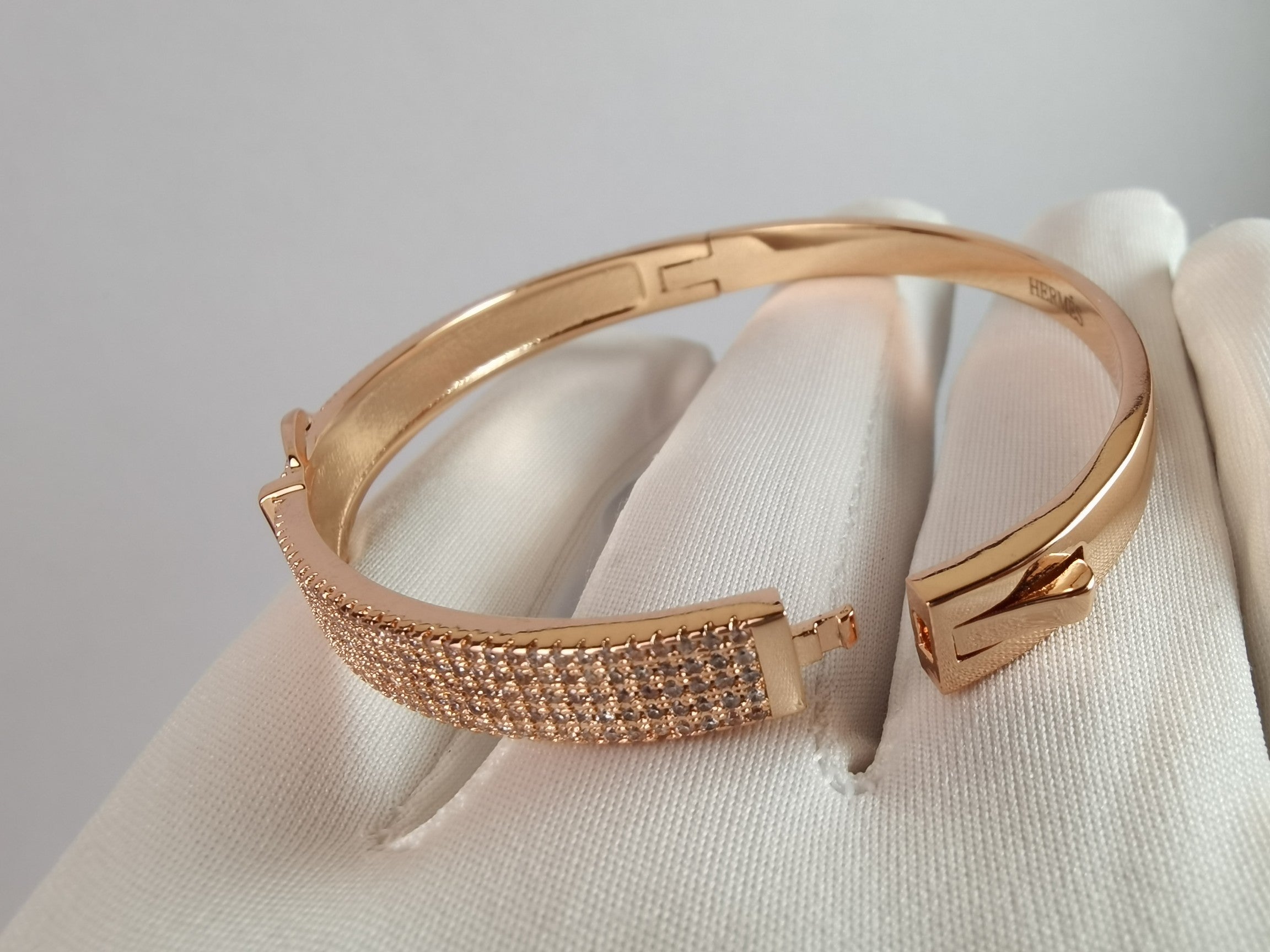 18K Hermes Kelly Diamond Vintage Bracelet