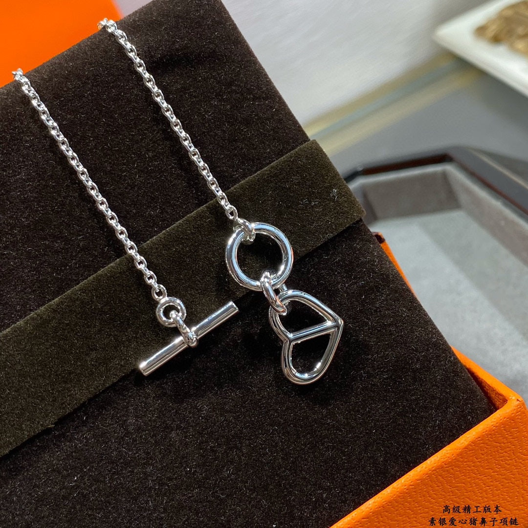 18K Hermes Cache-coeur Amulette Pendant Necklace