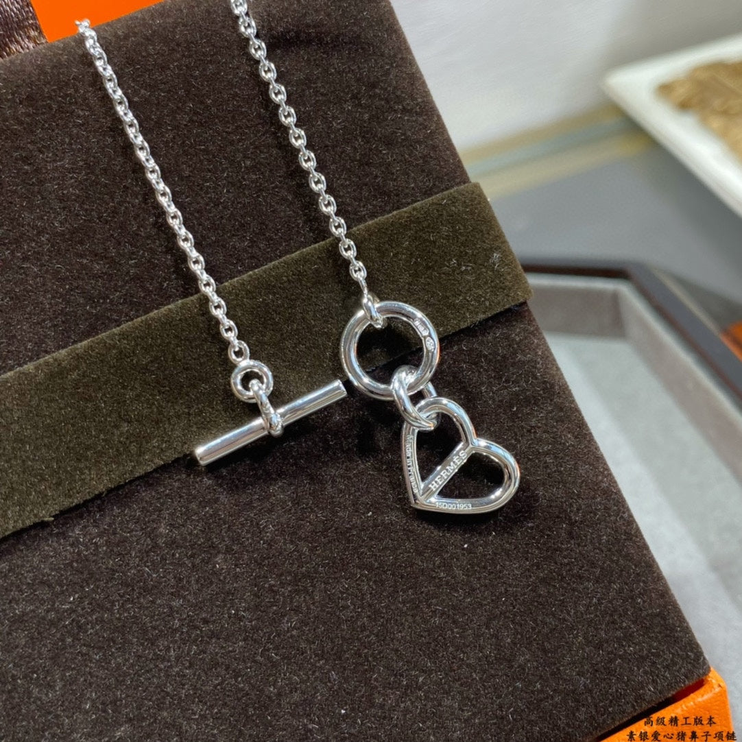 18K Hermes Cache-coeur Amulette Pendant Necklace