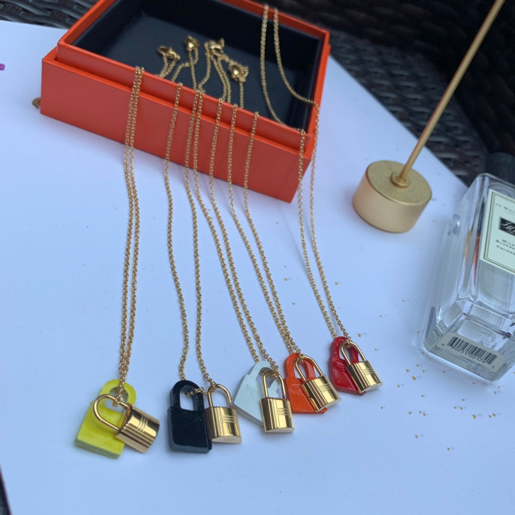 18K Hermes O'Kelly Black Pendant Necklace