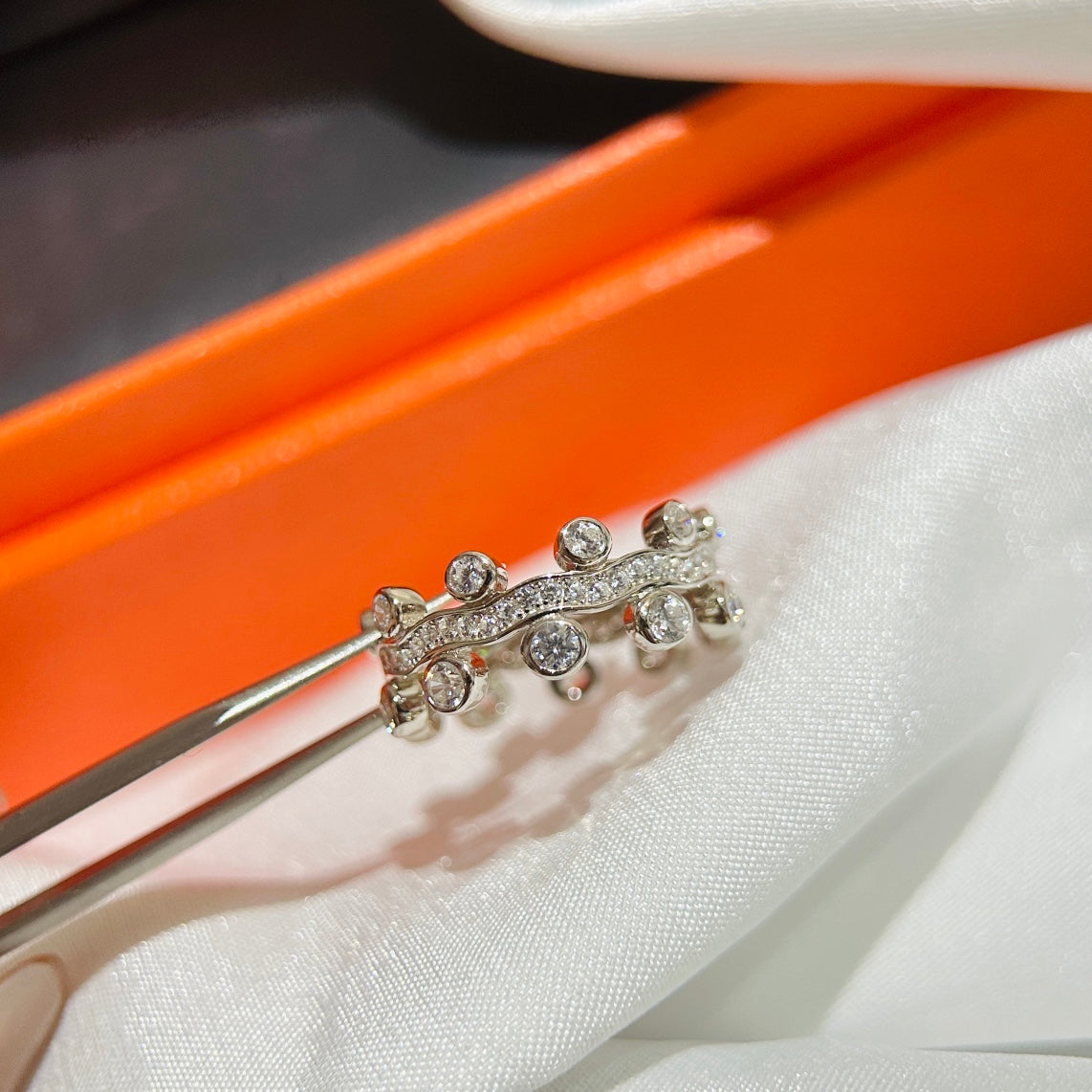 18K Hermes Vine Flower Dewdrops Diamond Ring