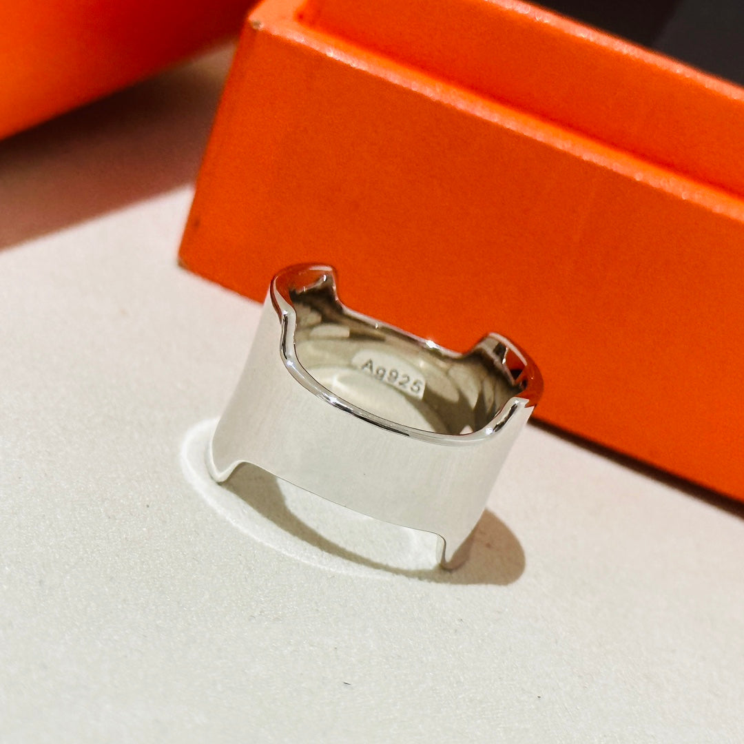 18K Hermes Amazone Large Ring