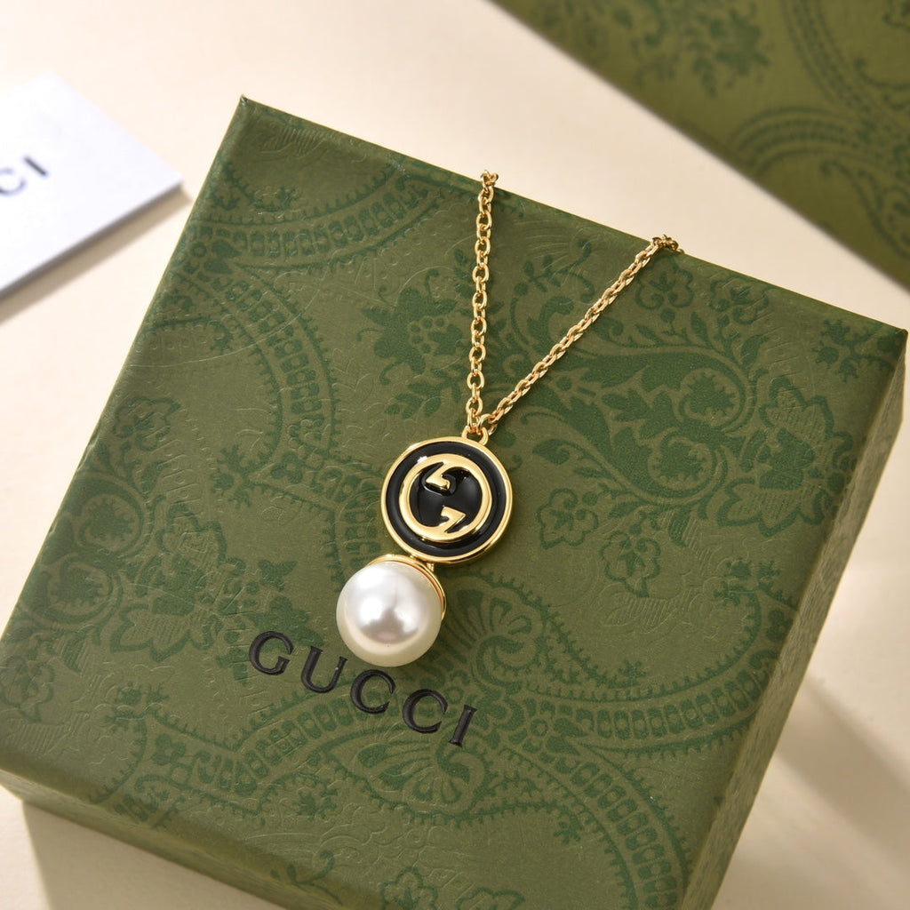 18K Gucci Double Blondie Pendant Necklace