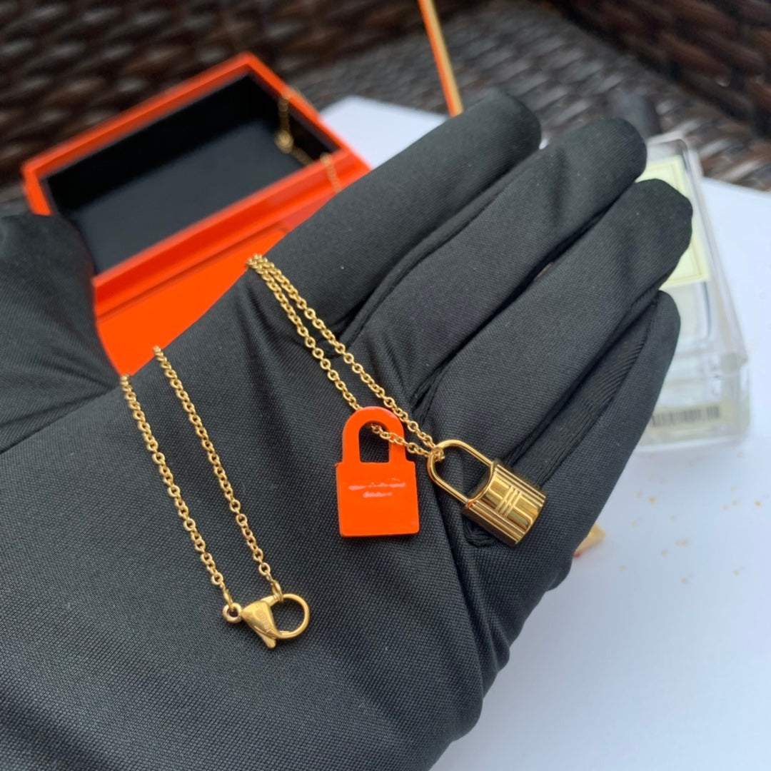 18K Hermes O'Kelly Orange Pendant Necklace